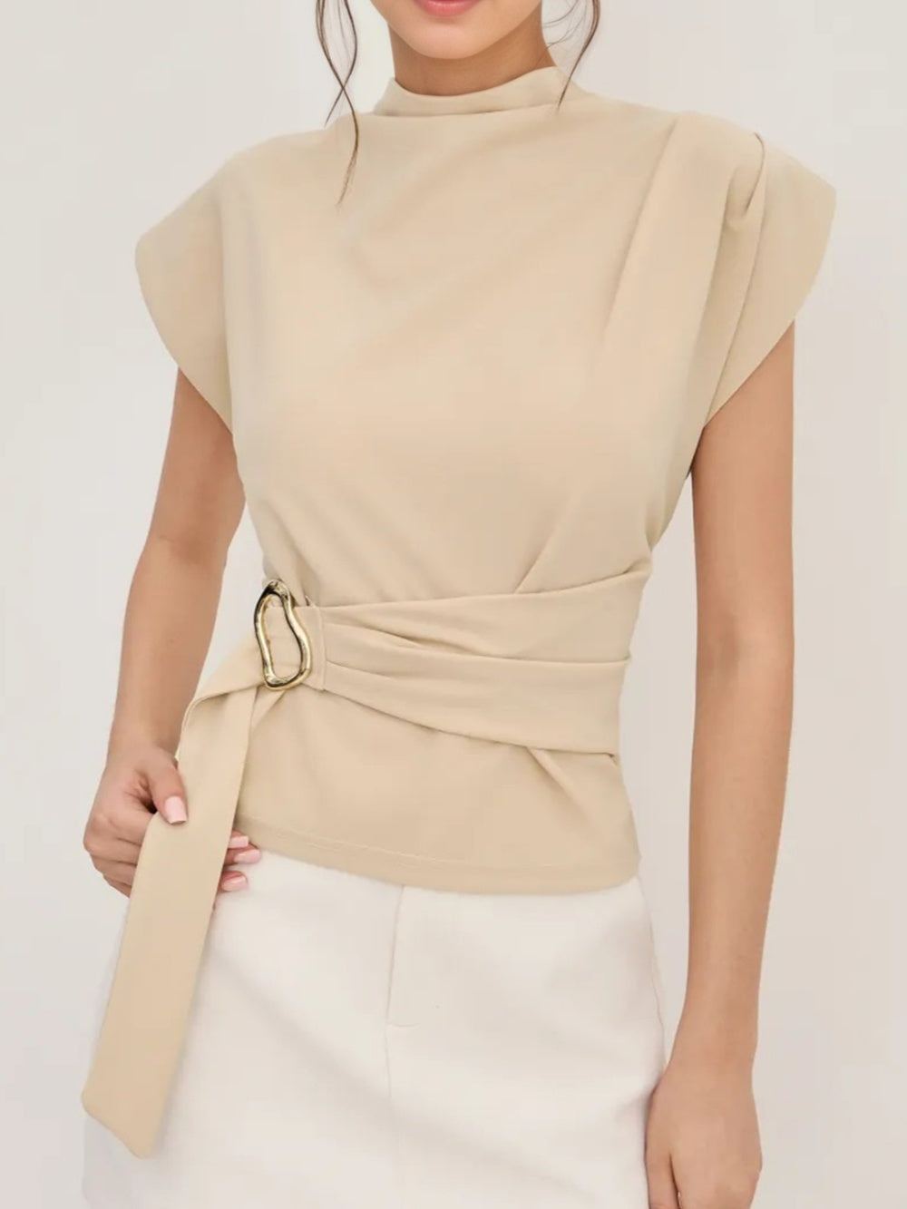 Half-high collar waist button top