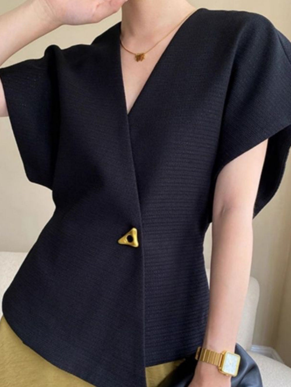 Asymmetric one-button dropped shoulder top